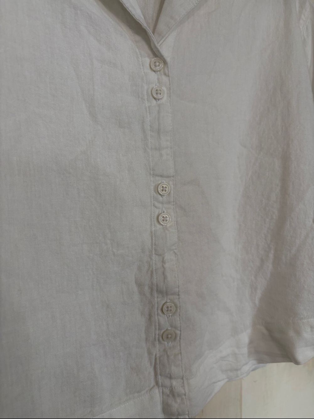 Relaxed Cropped White Button-Front Women's Top - Picture 2 of 3